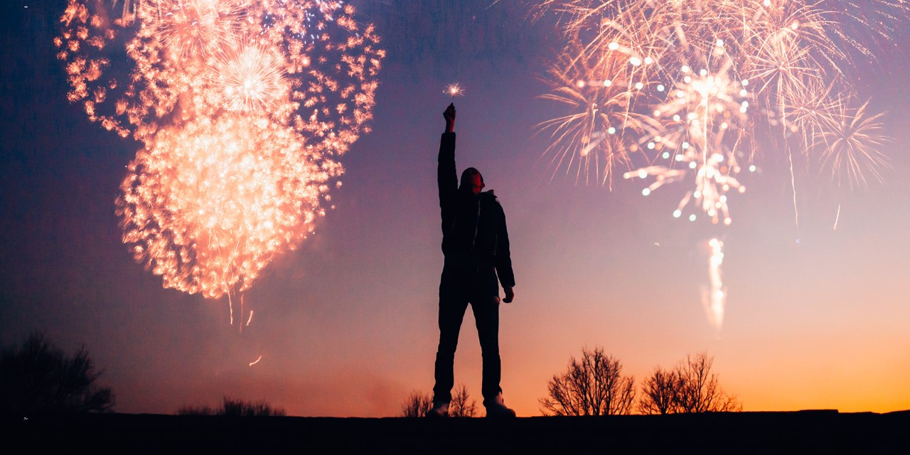 Persoon met vuurwerk