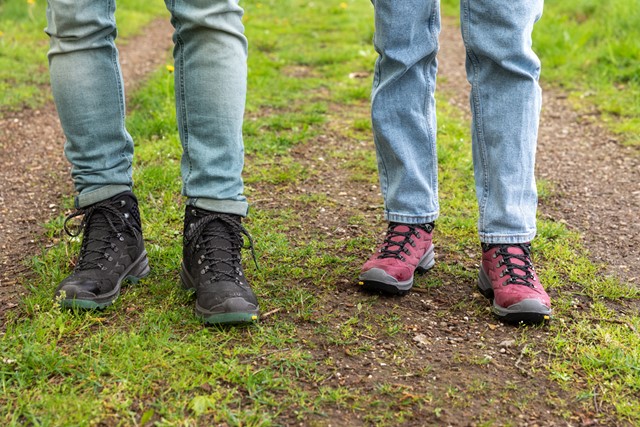 twee wandelaars met Grisport wandelschoenen.