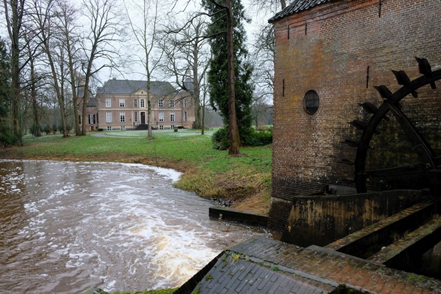 Wandelroute Landgoed Hackfort Tichelmanroute; watermolen bij Kasteel Hackfort.