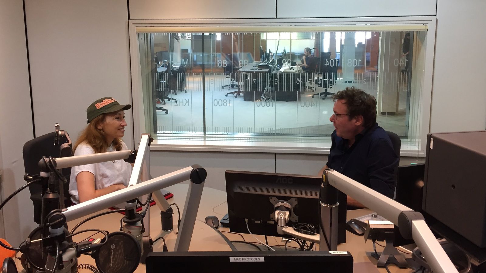 Wandelaar des Vaderlands:  wandelliedjes - de inzendingen; Lana en Bert in de studio 