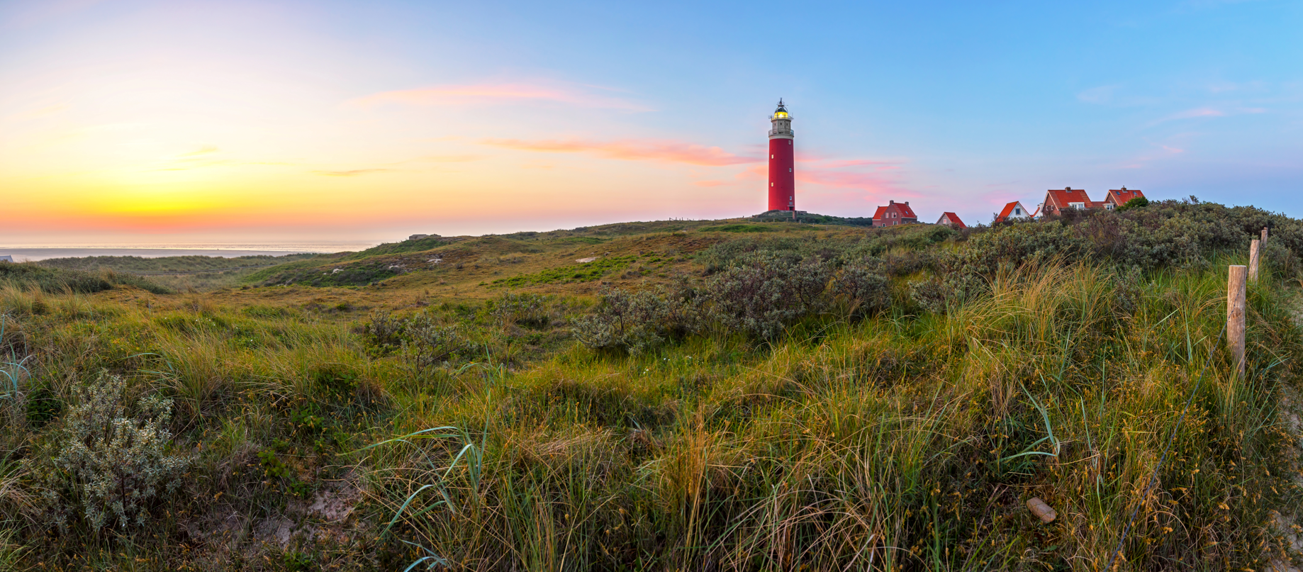 Vuurtoren en ondergaande zon