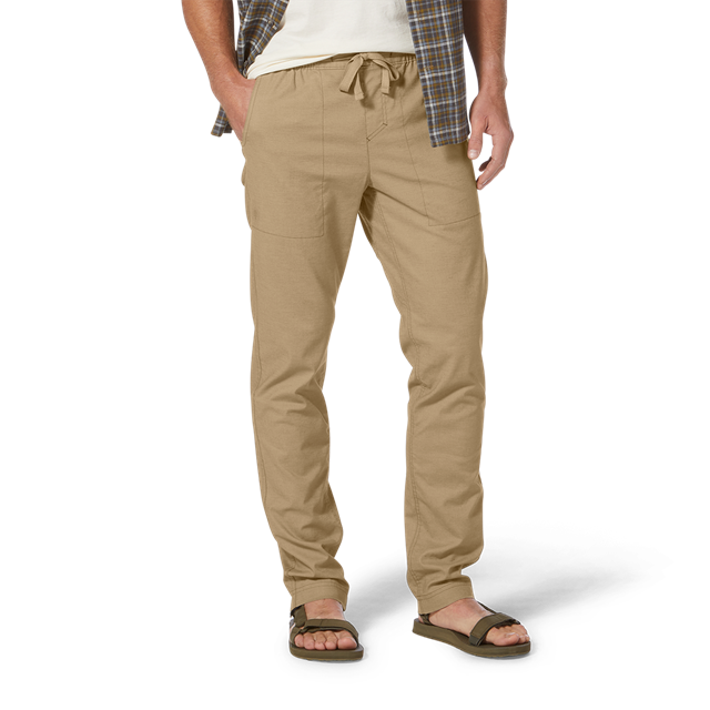 man in Hempline Pant van Royal Robbins.