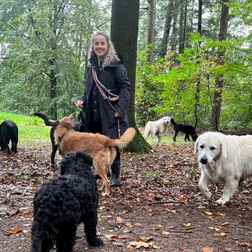 Anne Middelham met haar hondenuitlaatservice 