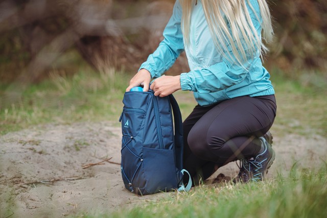 afbeelding van wandelaar met tas