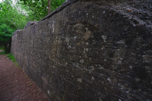 Restanten van het voormalig vliegveld in Valkenburg 