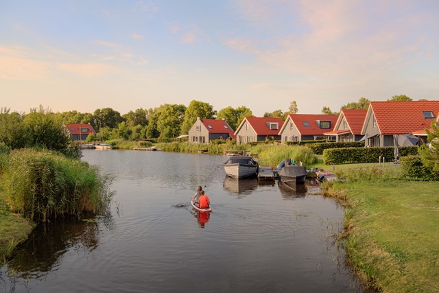 Langs stranden en meren: hier wandel en verblijf je aan het water; Sneekermeer