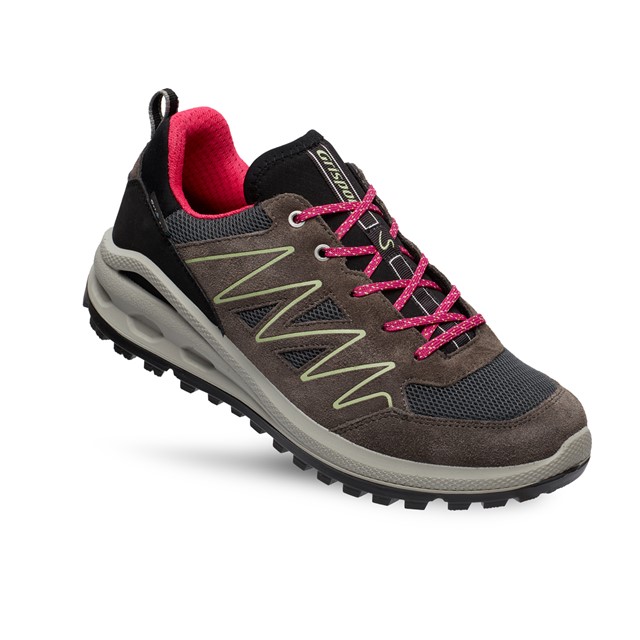 afbeelding van een wandelschoen met roze veters.