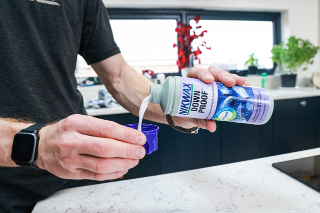 Maak Jouw Donzen Winterjas Weer Waterdicht Nikwax (3)