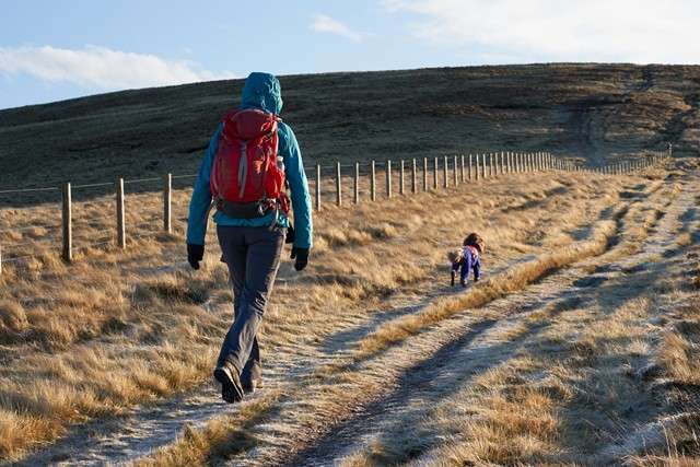 Tips bij koude handen en voeten wandelen met handschoenen