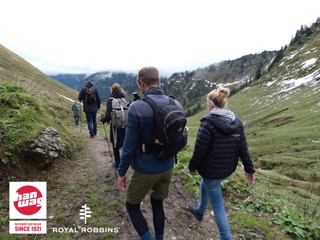 afbeelding van wandelaars in Kleinwalsertal