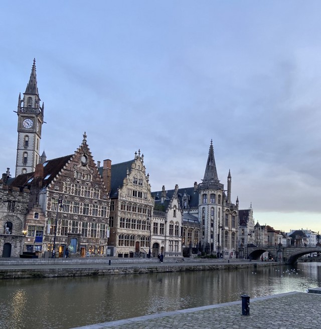 historische panden aan het water in Gent.
