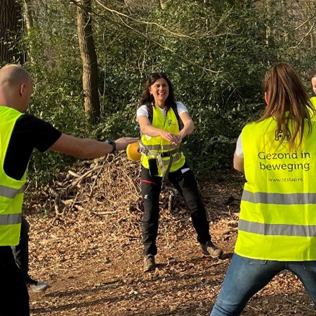 afbeelding van Astrid Mensink tijdens een wandeltraining.