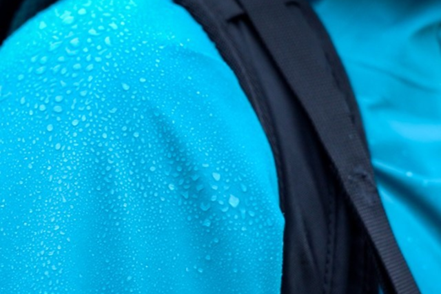Tips Voor Het Onderhoud Van Je Complete Wandeluitrusting Zorg Voor Je Regenjas