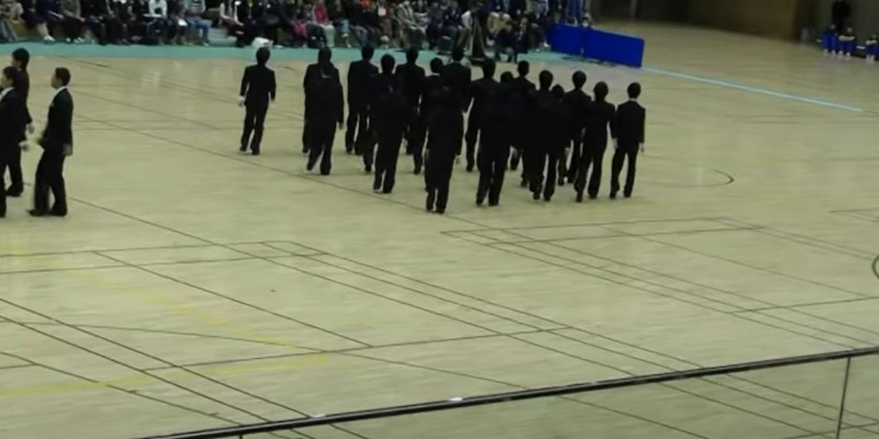 Group action, gedisciplineerd wandelen, in Japan weten ze daar alles van…