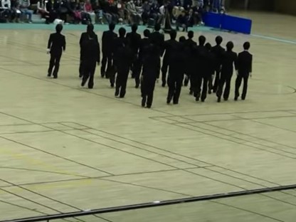 Group action, gedisciplineerd wandelen, in Japan weten ze daar alles van…