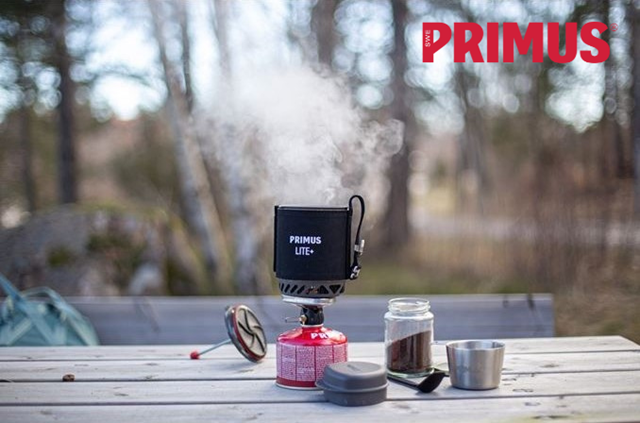 Set van Primus om verse koffie te zetten onderweg