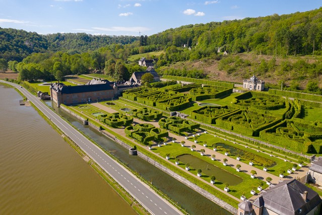 Kasteel En Domaine Van Freÿr