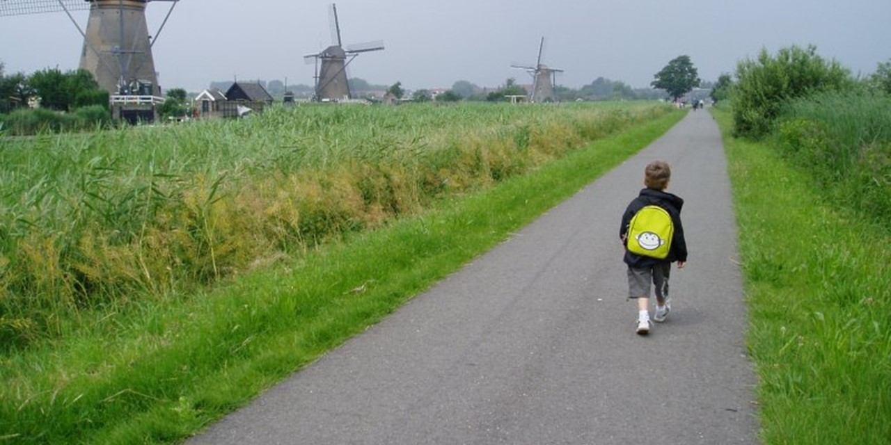 Jonge wandelaar bij Kinderdijk, foto: Marina Dentinger