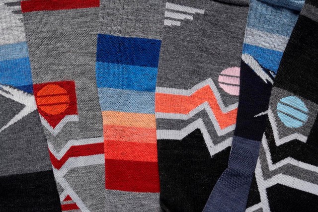 afbeelding van wandelsokken in allerlei leuke kleuren.