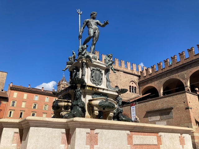 standbeeld Neptunus op Piazza del Nettuno in Bologna.