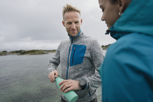 Man met thermofles