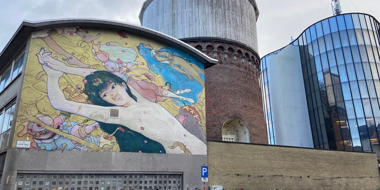 afbeelding van street art door Benitez in Gent, een vrouw op een muur.