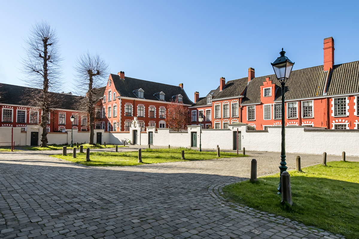 rode gevels van panden in Gent.