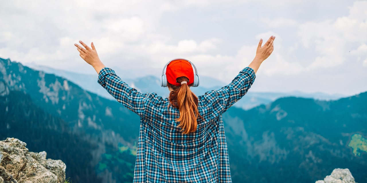 Shutterstock 2280945853 Hike