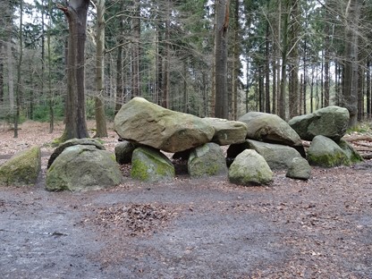 wandelen langs hunebedden