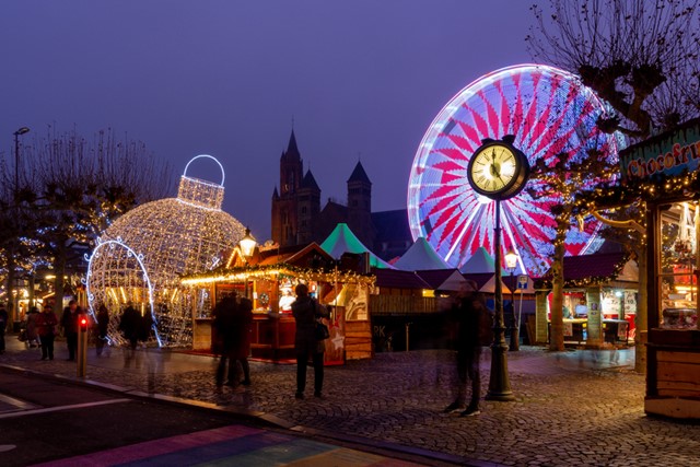 afbeelding van lichtjes in Maastricht, in kerstsferen.