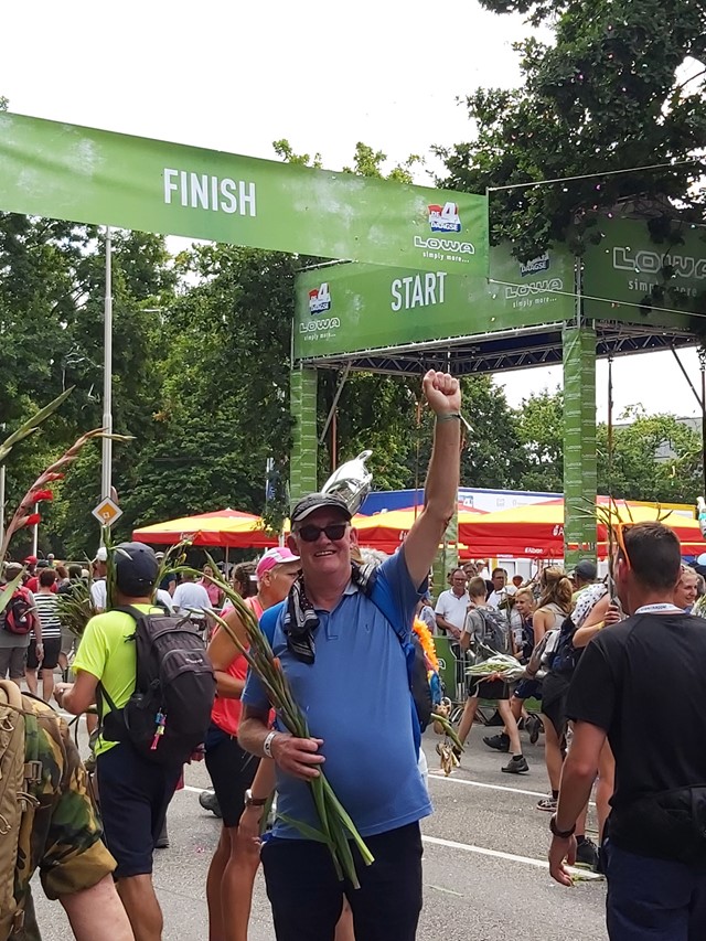 Hans na het volbrengen van de Vierdaagse Nijmegen in 2019