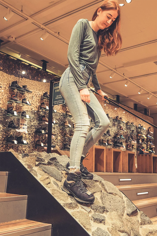 Zo Bepaal Je De Juiste Maat Van Je Wandelschoenen Tips Voor Het Passen Van Schoenen