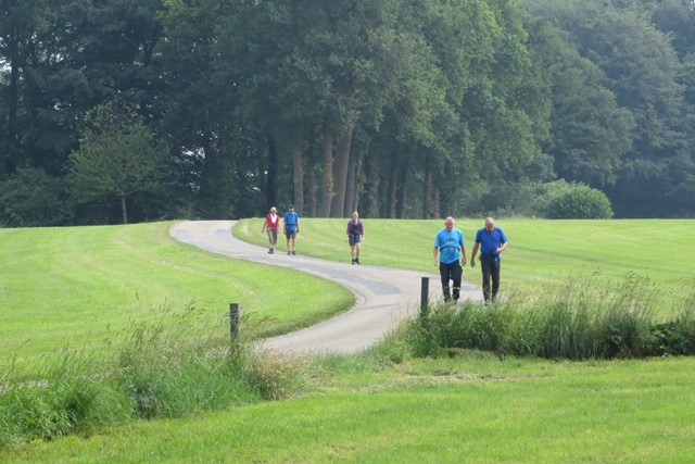 Hanny Klumpkens (74) is een van de wandelkampioenen van Nederland, Kennedymars