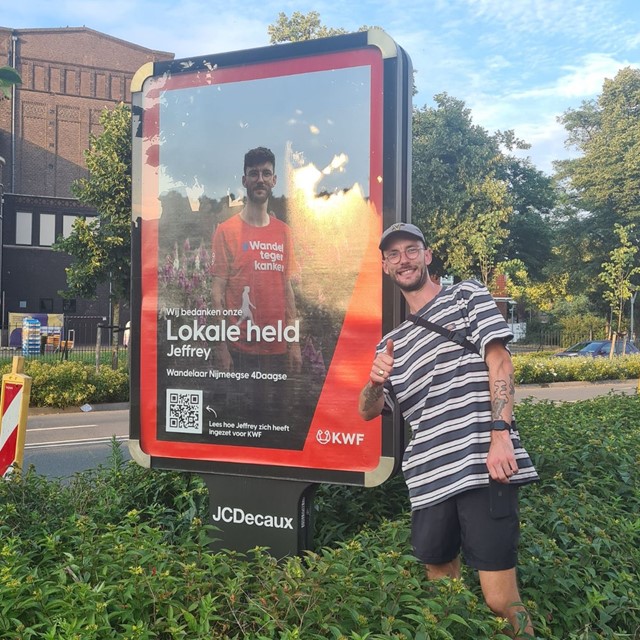 Op weg naar de Via Gladiola: Heeft Jeff de finish gehaald?; Jeff bij Abri met zijn foto