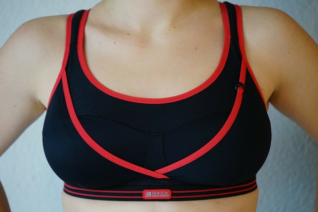 Zwarte sportbeha met rode details van SHOCK Absorber
