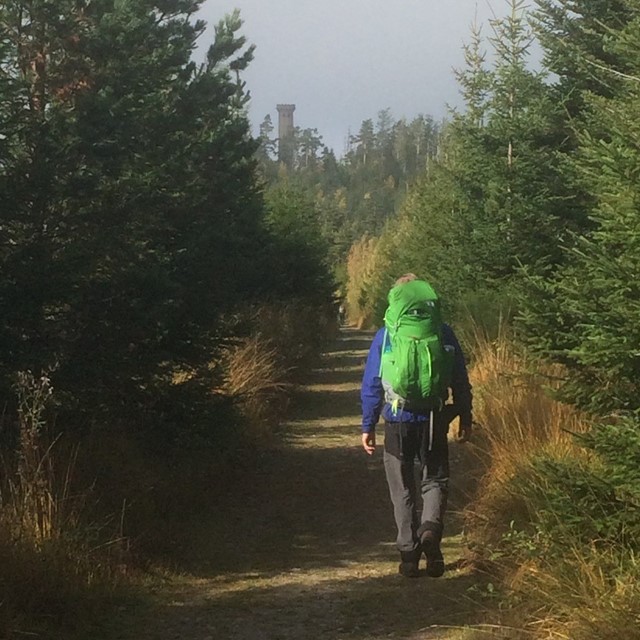 Regen en zonneschijn op de Ostweg in het Zwarte Woud.