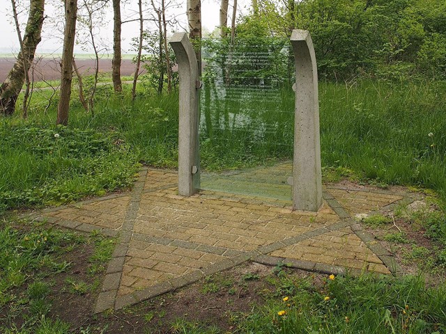 Monument bij Kamp Ybenheer