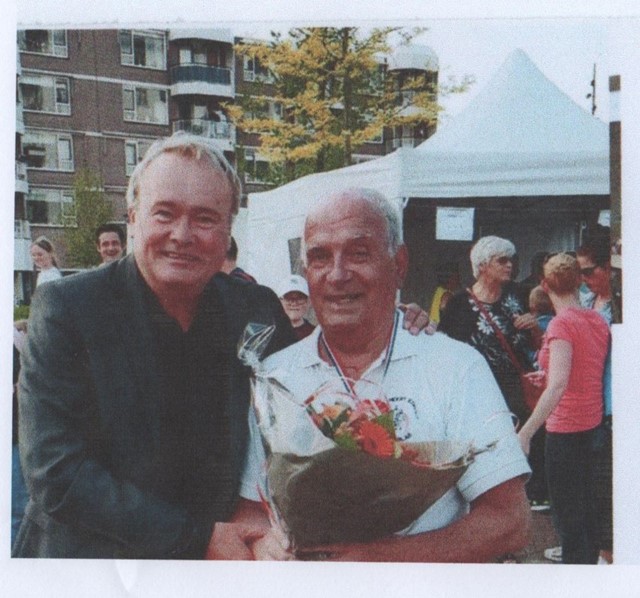 André (rechts) tijdens zijn 70ste Avond4daagse