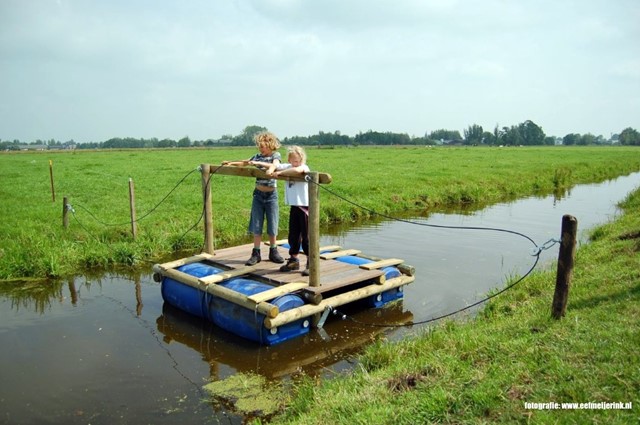 Trekpontje in de polder bij Kamerik