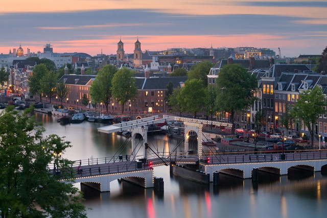 Indrukwekkende bruggen wandeltips; Magere Brug