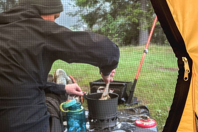 Smakelijk op pad met Primus: 2 gasbranders getest; koken voor de tent