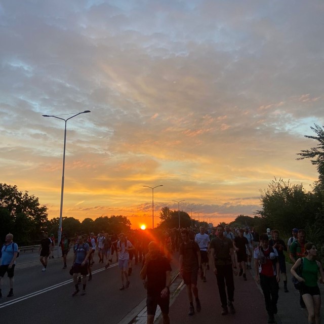Op weg naar de Via Gladiola: Heeft Jeff de finish gehaald?; Opkomende zon tijdens de 4Daagse
