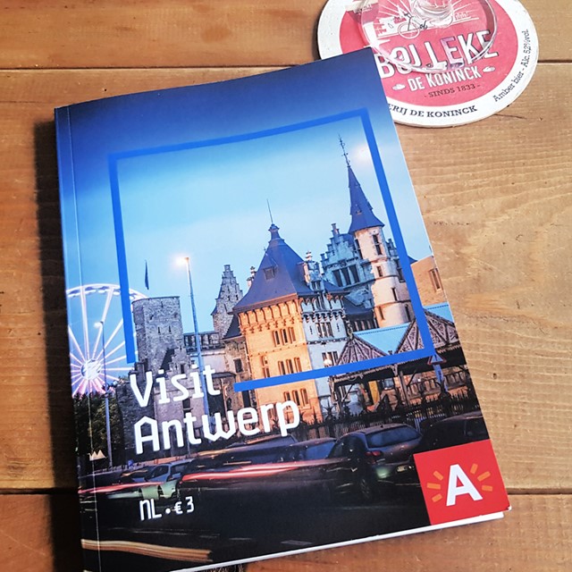 afbeelding van de wandelgids 'Visit Antwerp'.