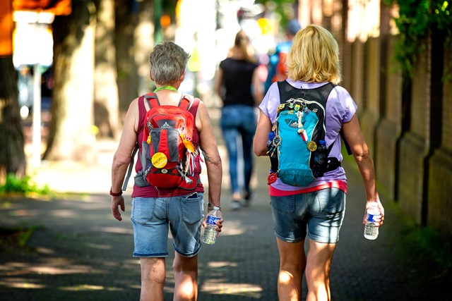 afbeelding van wandelaars tijdens een Urban Walk.