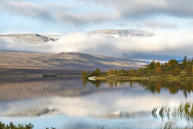 Uitzicht over een van de vele meren in Lungsdalen