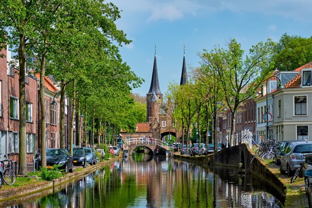 afbeelding van een gracht in Delft
