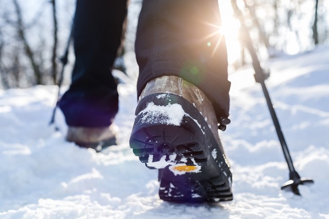 Wandelschoenen in de sneeuw