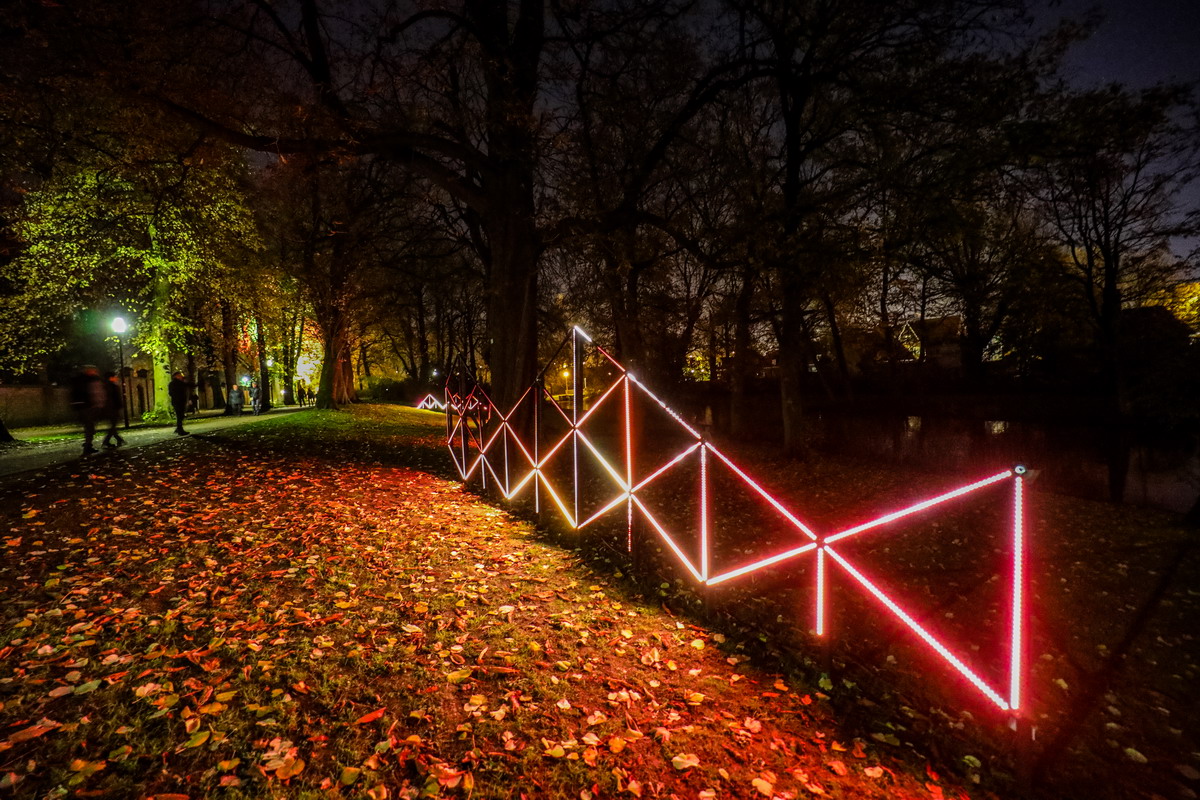 afbeelding van een lichtkunstwerk tijdens Wintergloed Brugge.