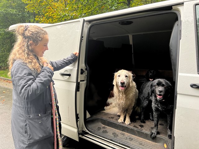 Anne met twee van haar 'klanten'