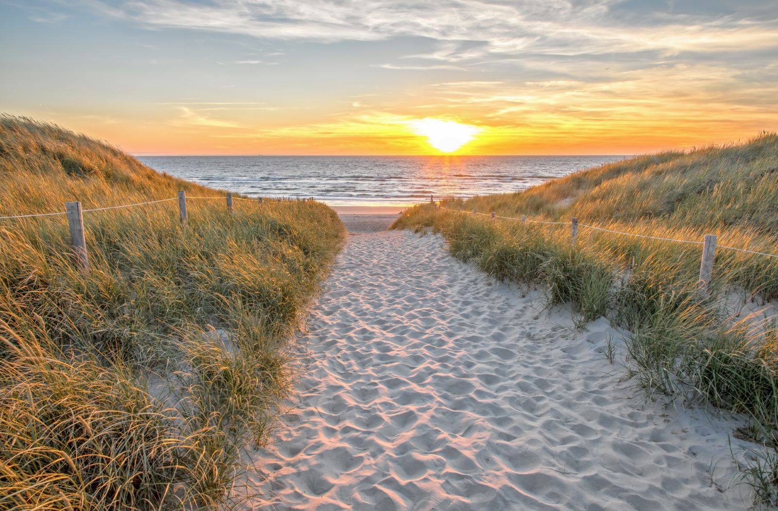 Drie Plekjes Op Texel Die Je Alleen Wandelend Kunt Ontdekken: zonsondergang texel